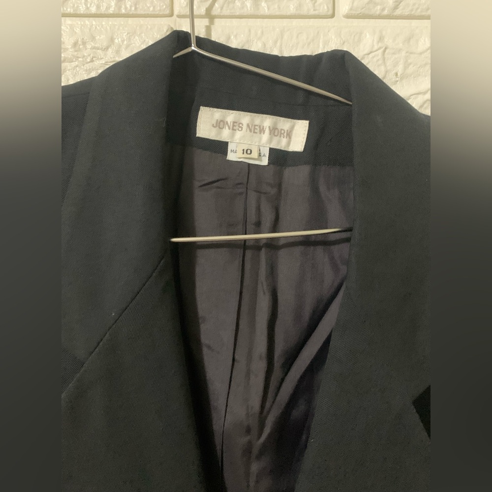 Blazer - Picture 2 of 3
